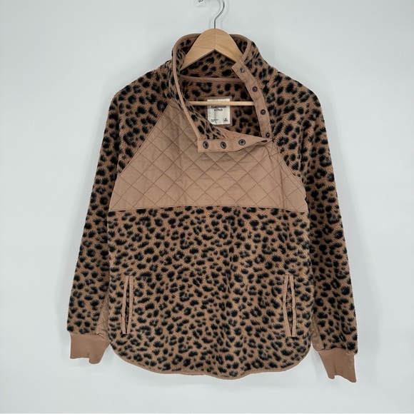 Abercrombie and Fitch Asymmetrical Snap Up Fleece in Leopard Print, Medium - Picture 7 of 14
